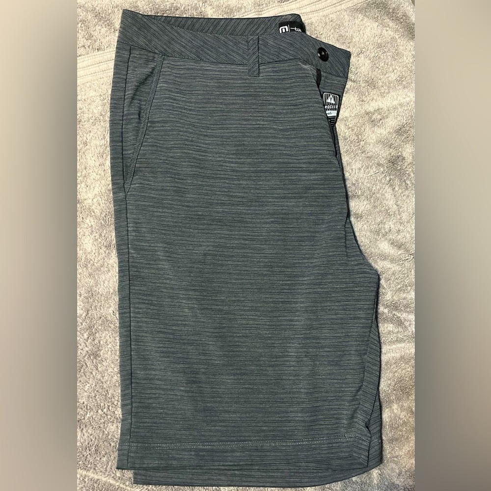 Travis Mathew Mens Golf Shorts 36 inch Waist. Like new